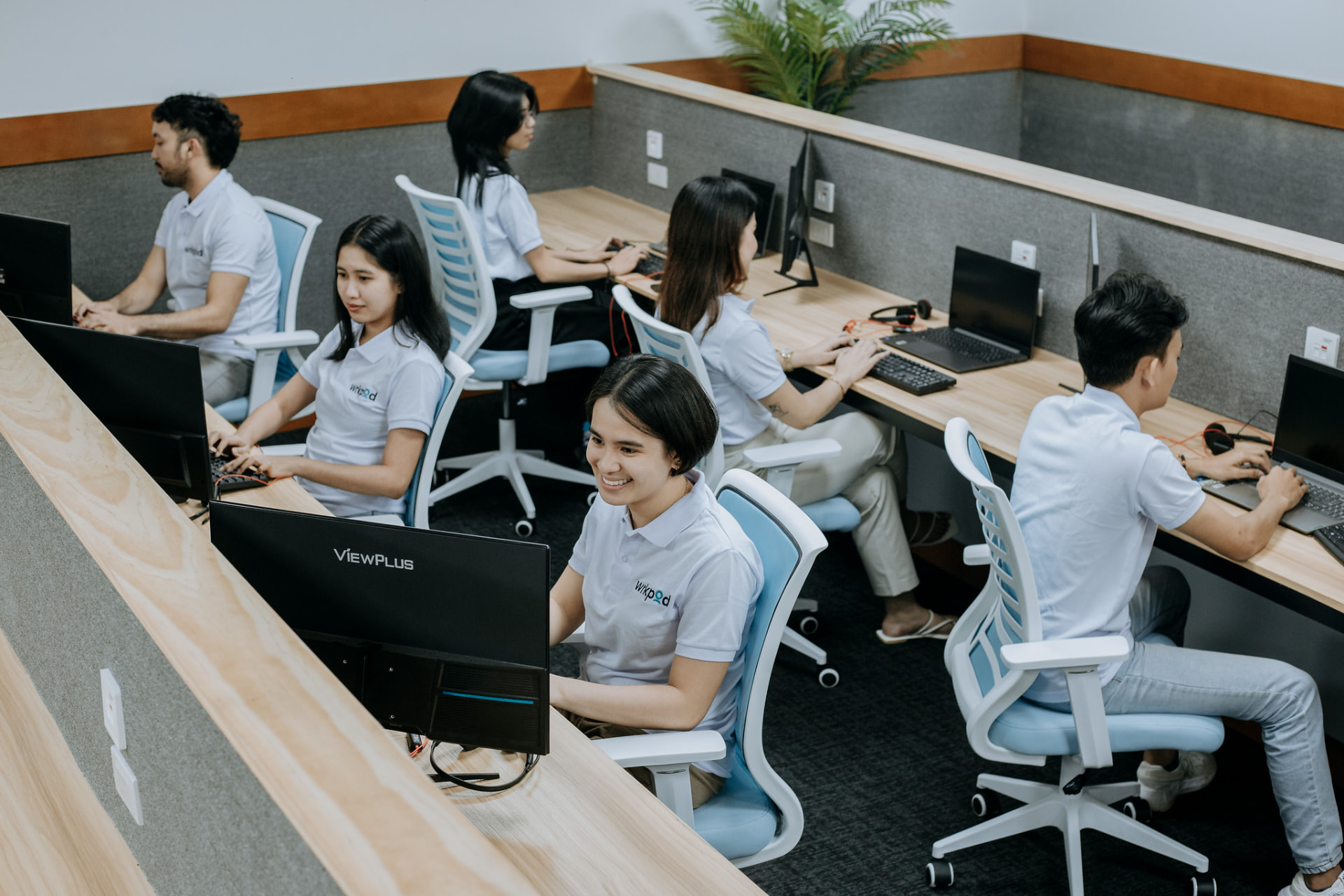 WrkPod serviced office floor with certified operators at work